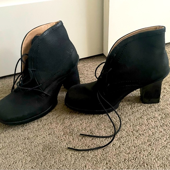 Fluevog black ankle boots with chunky square heel - Picture 4 of 4